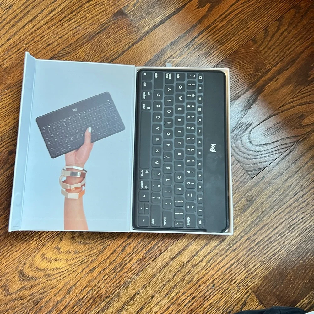 Logitech Keys-To-Go Wireless Keyboard - Black - Picture 2 of 4